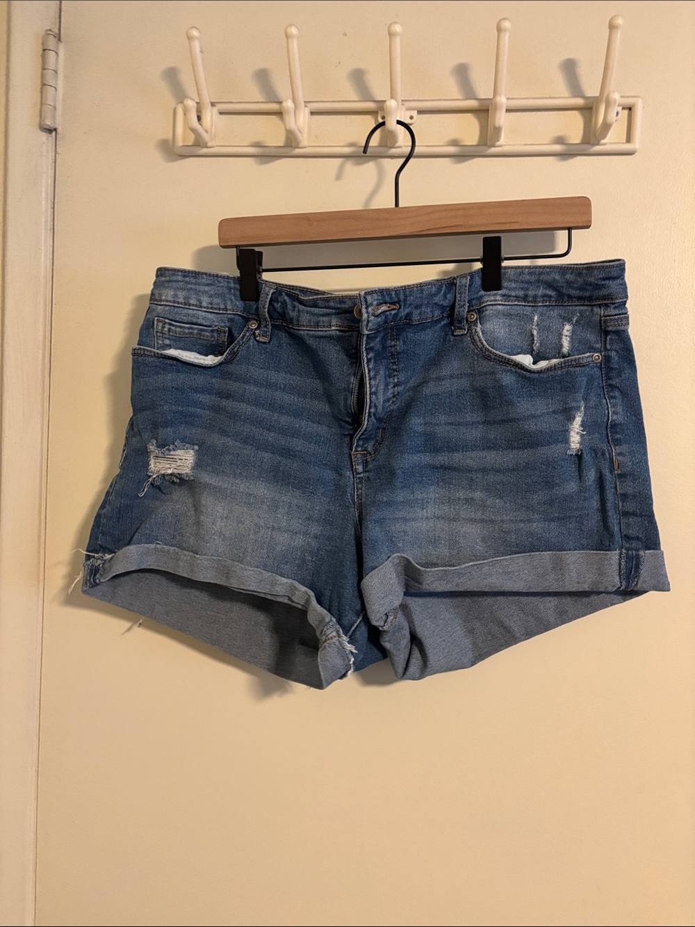 sofia by sofia vergara Medium Blue Distressed Rolled Cuff Jean Shorts